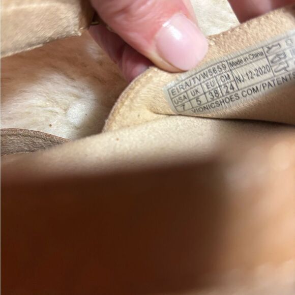 Vionic Tan Sandals with Crisscross Straps and Slingback - Picture 6 of 6